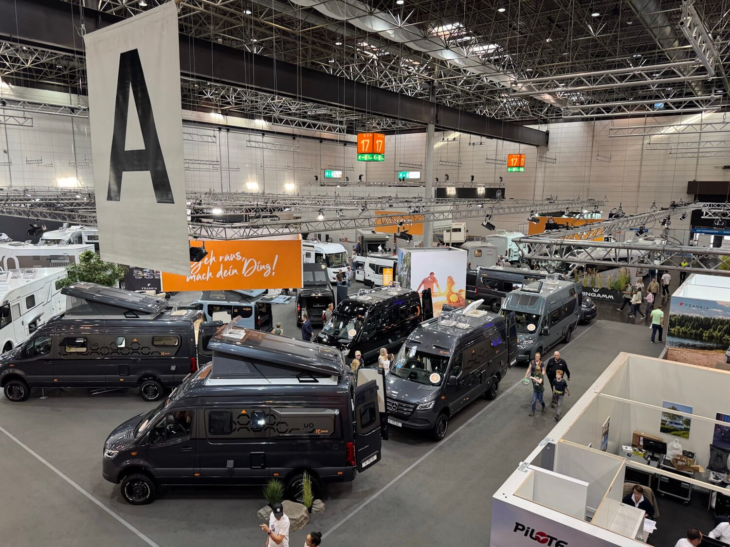 Wohnmobile und Camper bei der Caravan Saloon